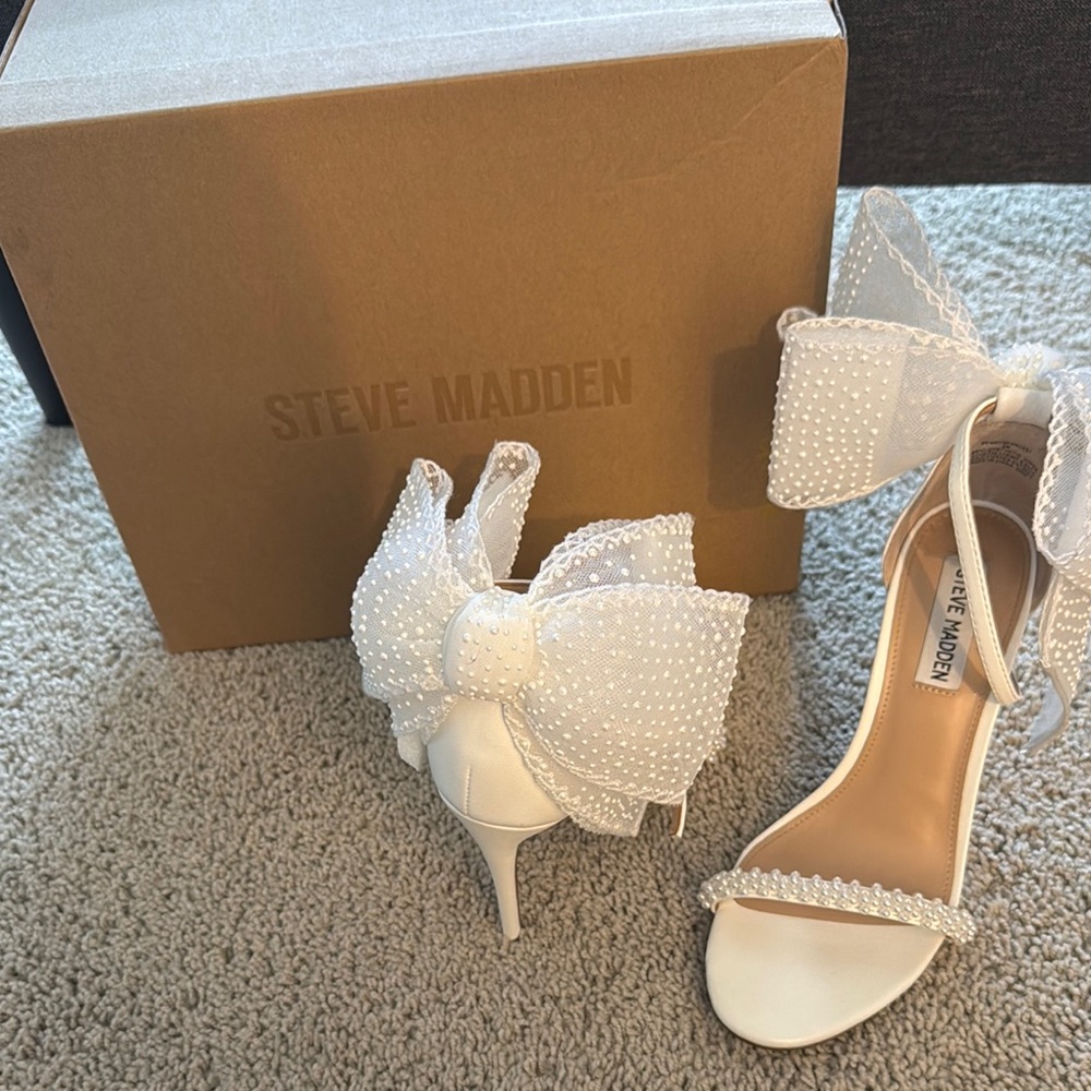 Steve Madden White Women's Heels with Pearls and Bow Detail